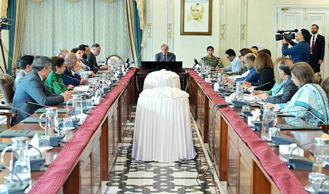 PM calls emergency meeting, calls for major economic plan