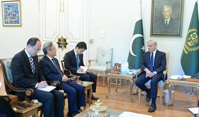 Chinese Envoy Meets PM Shehbaz Sharif to Discuss Middle East Tensions