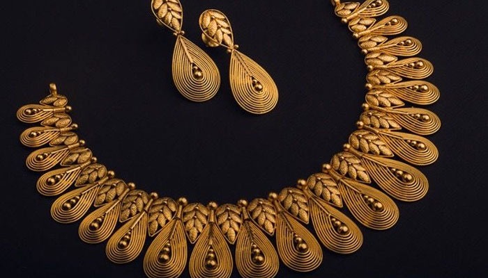 Gold prices drop sharply in Pakistan