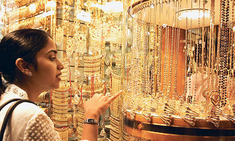 Gold Prices Fall Sharply in Pakistan