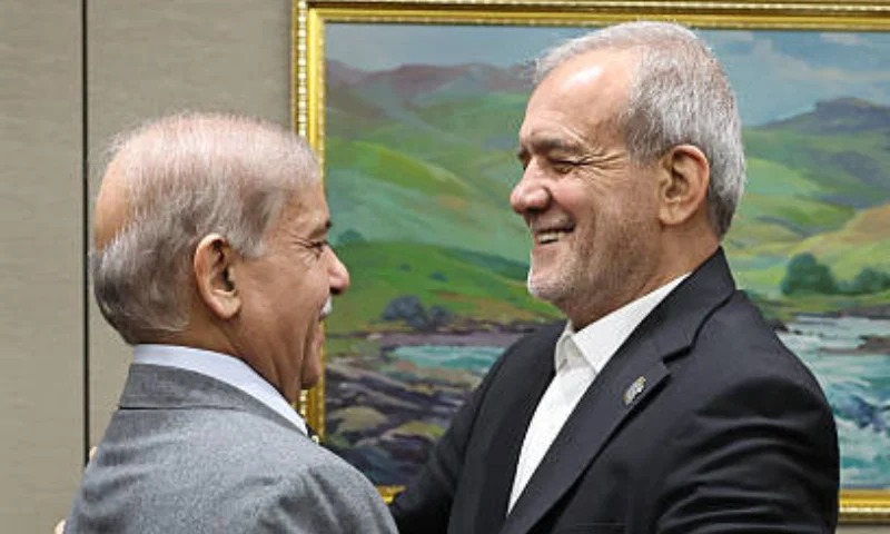 Iranian President Praises Pakistan’s Peace Efforts in Call with PM Shehbaz