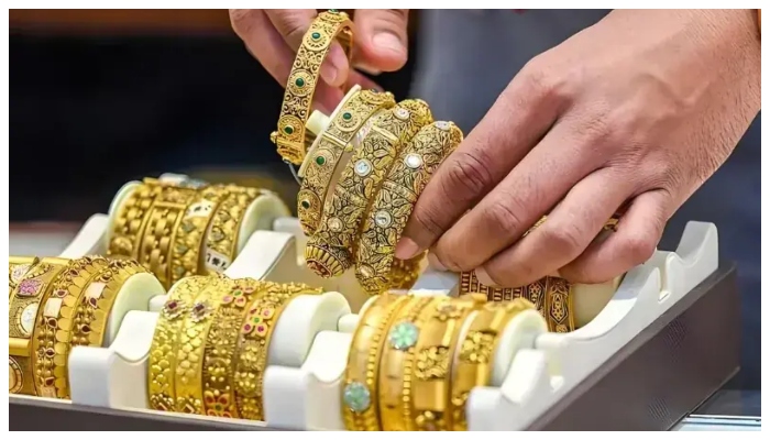 Gold prices surge in Pakistan