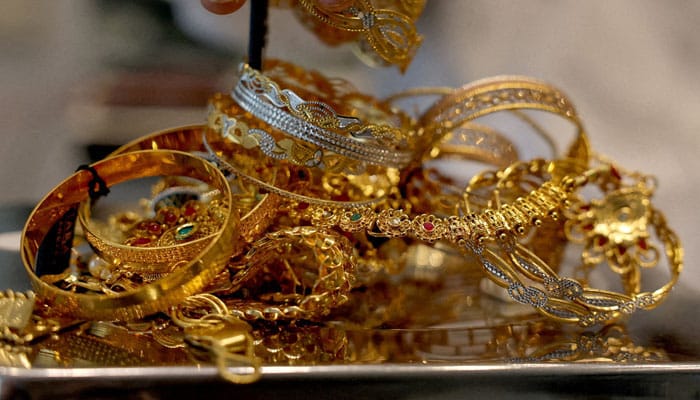 Gold Prices Drop Sharply in Pakistan