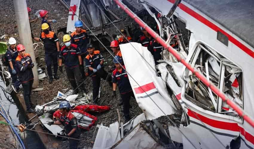14 Killed in Indonesia Train Crash