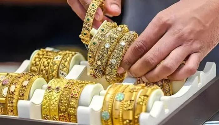 Gold Prices Drop Sharply Across Pakistan