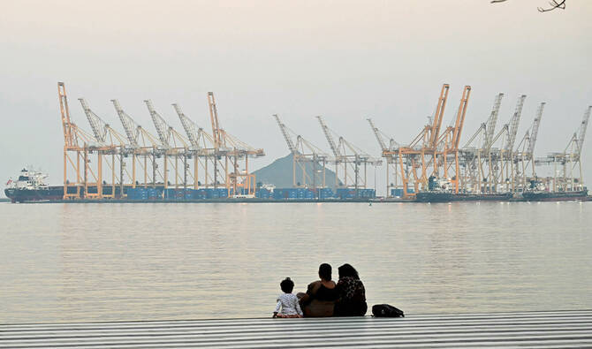 PM Shehbaz Expresses Concern as UAE Port Incident Injures Three Pakistanis