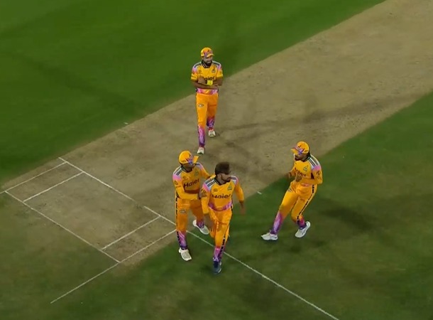 Peshawar Beat Hyderabad In PSL Thriller