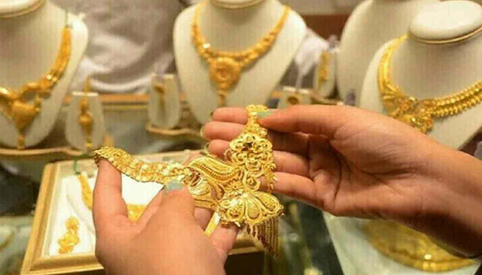 Gold prices Surge by Over Rs3,000 in Pakistan