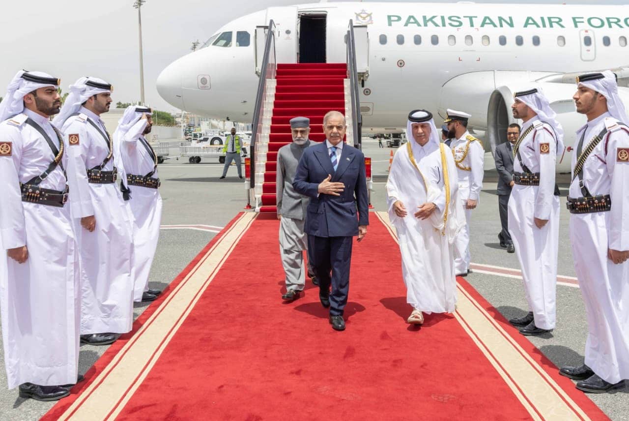 PM Shehbaz Lands in Doha, Receives Guard of Honour