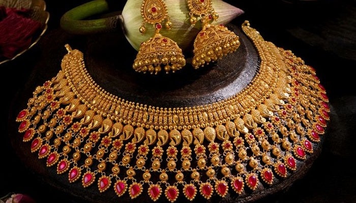 Gold Prices Drop Sharply Across Pakistan
