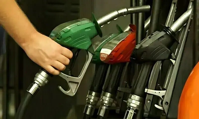 Federal Govt announces major reduction in petrol and diesel prices on third day of Eid
