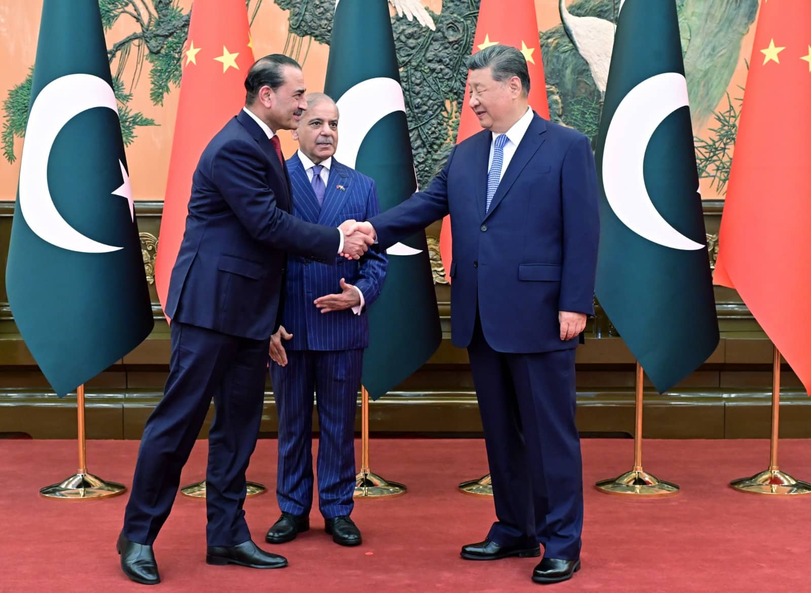 Field Marshal Asim Munir Holds Meeting with Chinese PM