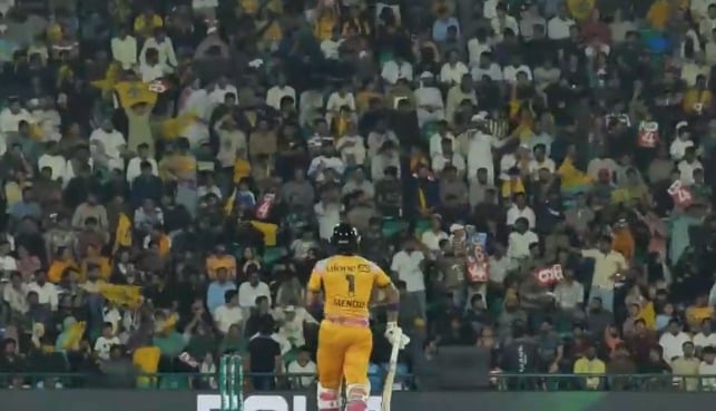 Peshawar Zalmi in trouble during run-chase