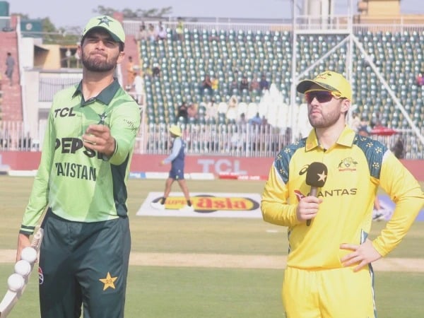 Pakistan Bowl First Against Australia in First ODI