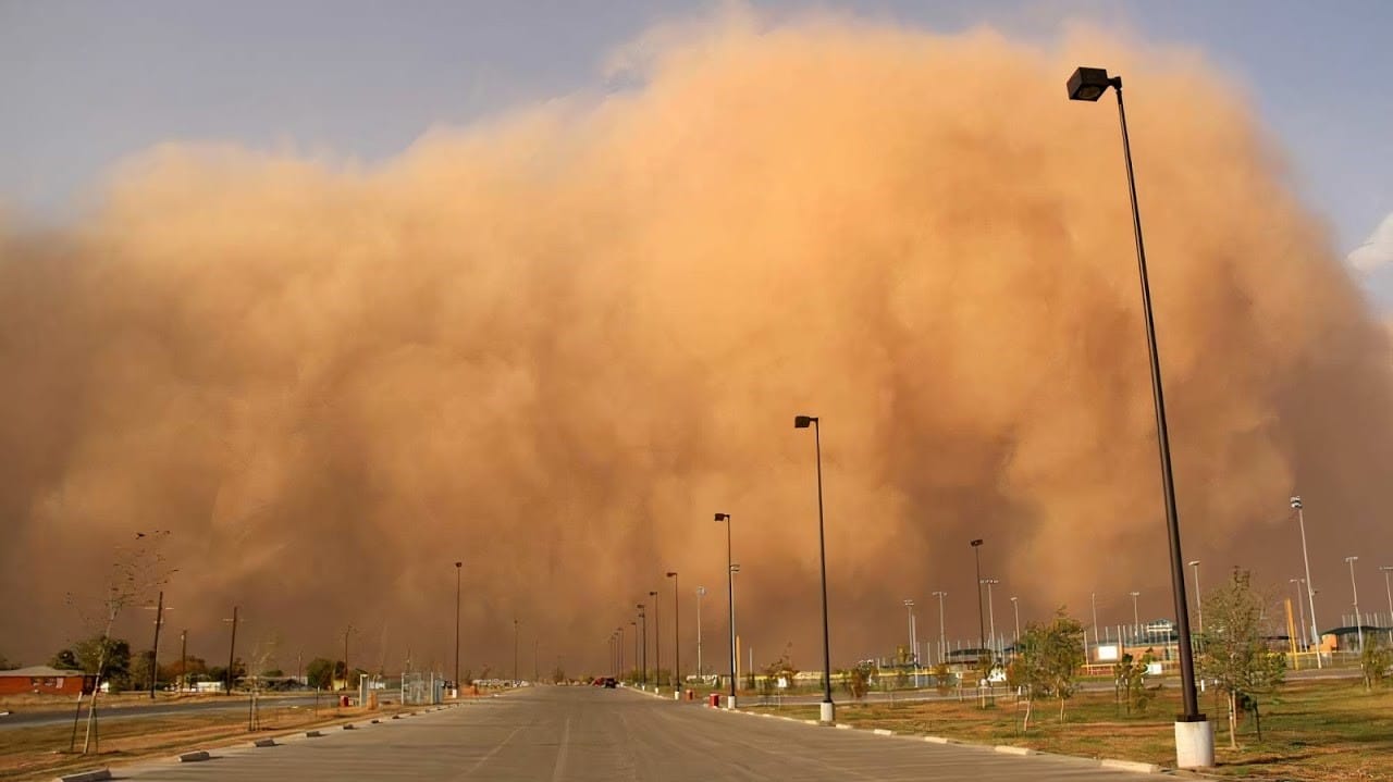 Dust Winds Cause Disaster in Upper Sindh Areas