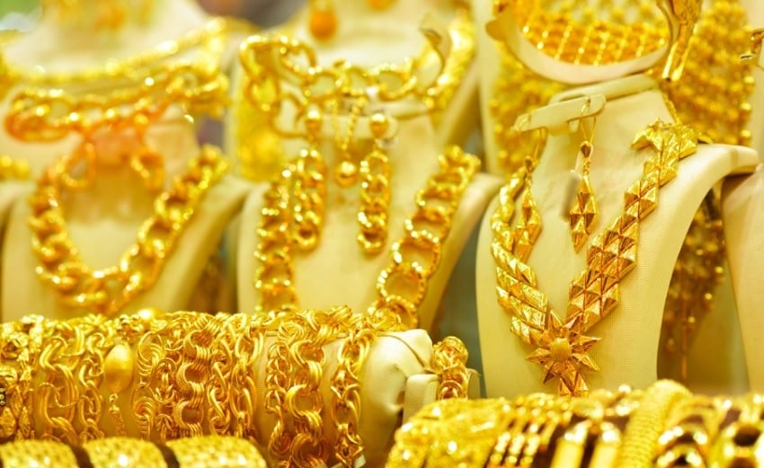 Gold Prices Continue Downward Trend in Markets