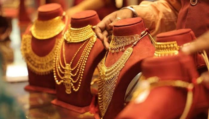 Gold Prices Drop Sharply Across Pakistan