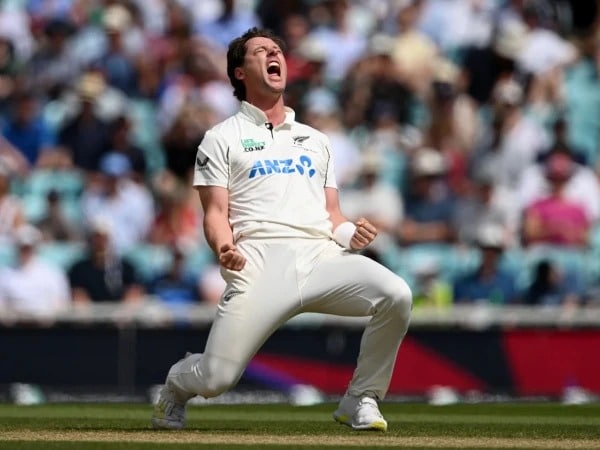 Matt Henry Scripts Historyat The Oval