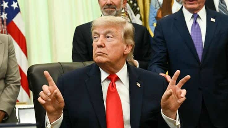 Trump Warns Commends Pakistan's Role for peace
