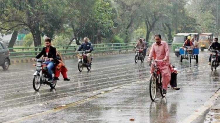 Hot and Dry Weather to Persist Across Most of Pakistan
