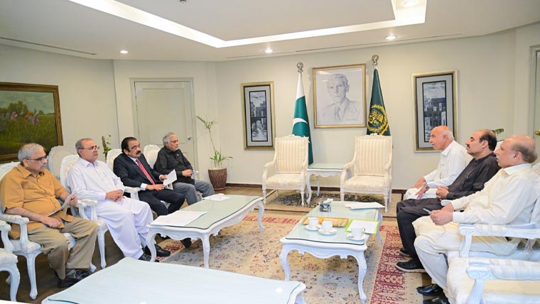Deputy PM Ishaq Dar reaffirms commitment to Balochistan’s prosperity in meeting with BNP delegation
