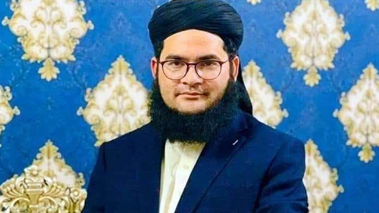 Nasir Madni Suffers Heart Attack During Friday Sermon