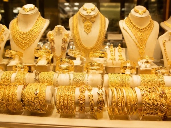 Gold and Silver Prices Drop in Local and Global Markets