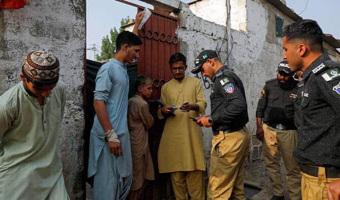 Pakistan to Begin Arrests, Deportations of Undocumented Afghans as Deadline Expires