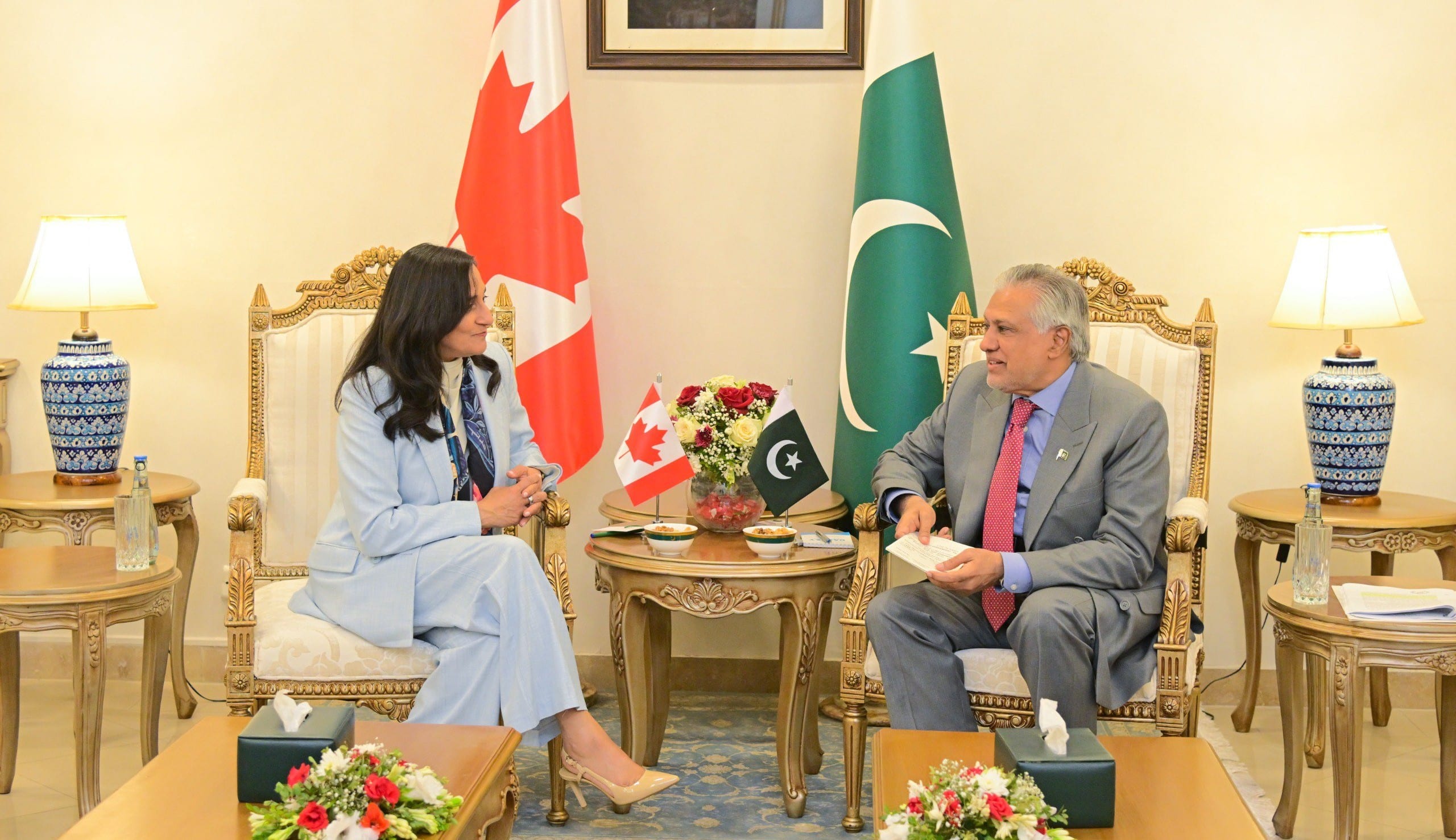 Canadian FM Meets Ishaq Dar, Agrees to Deepen Bilateral Ties
