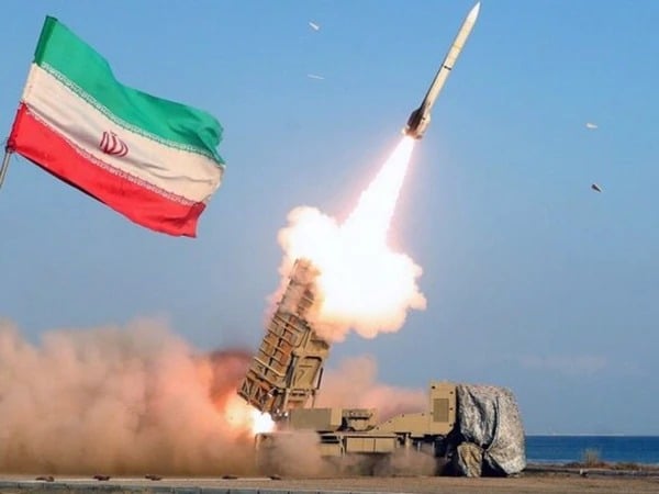 Iran Strikes US Military Sites in Gulf as Tehran Responds to American Attacks