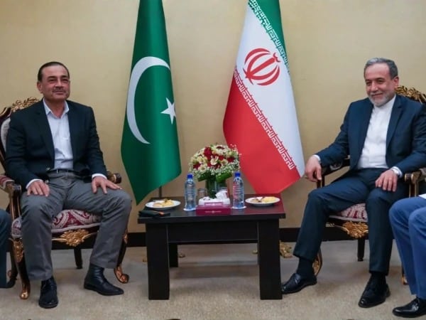 Pakistan, Qatar Intensify Efforts to Save Iran-US Peace Process