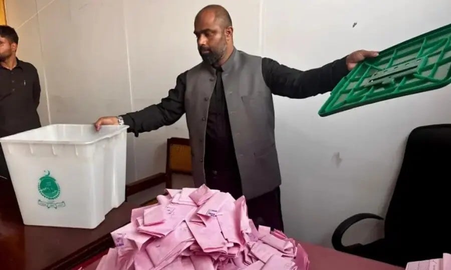 AJK Elections: PML-N leads on two seats as PPP, Awami Dast-o-Bazu ahead on ene each