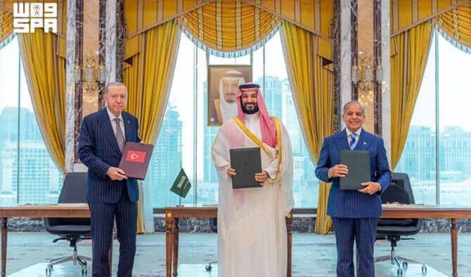 PM Shehbaz Thanks Trump for Backing Makkah Defense Pact
