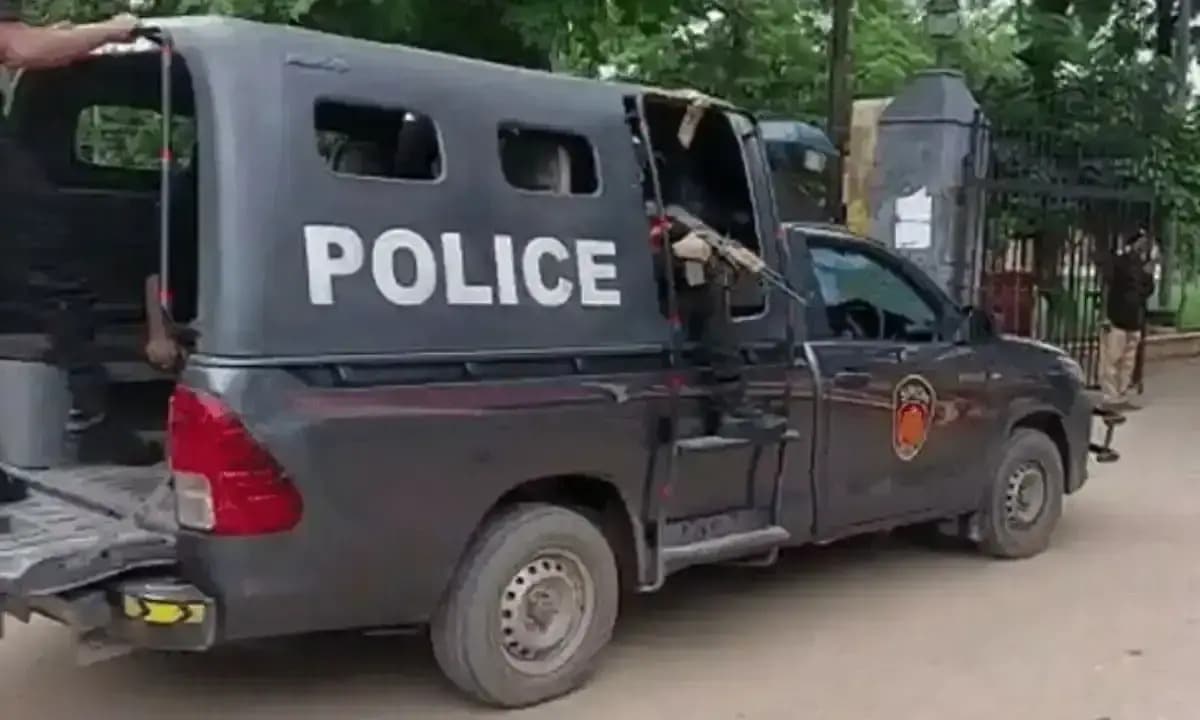 Two Police Officers Shot Dead in Lahore