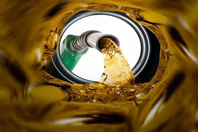 Pakistan Reduces Petrol and Diesel Prices