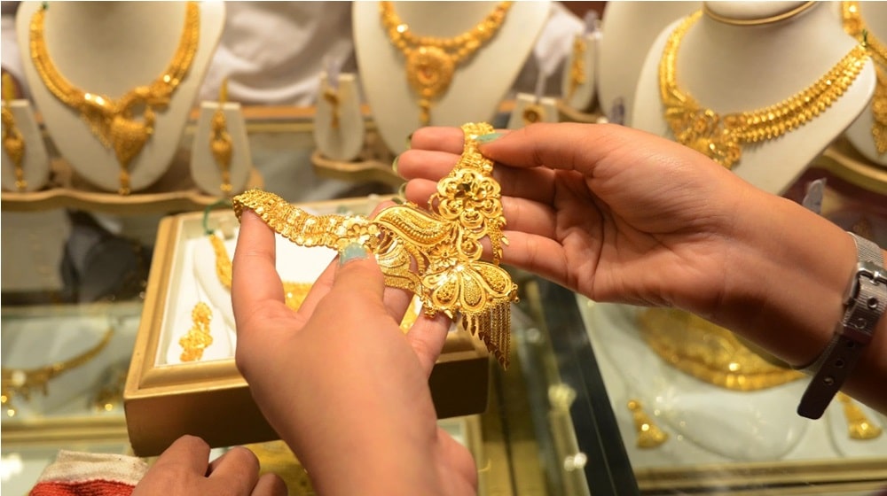 Big drop in gold price, how much is it per tola?