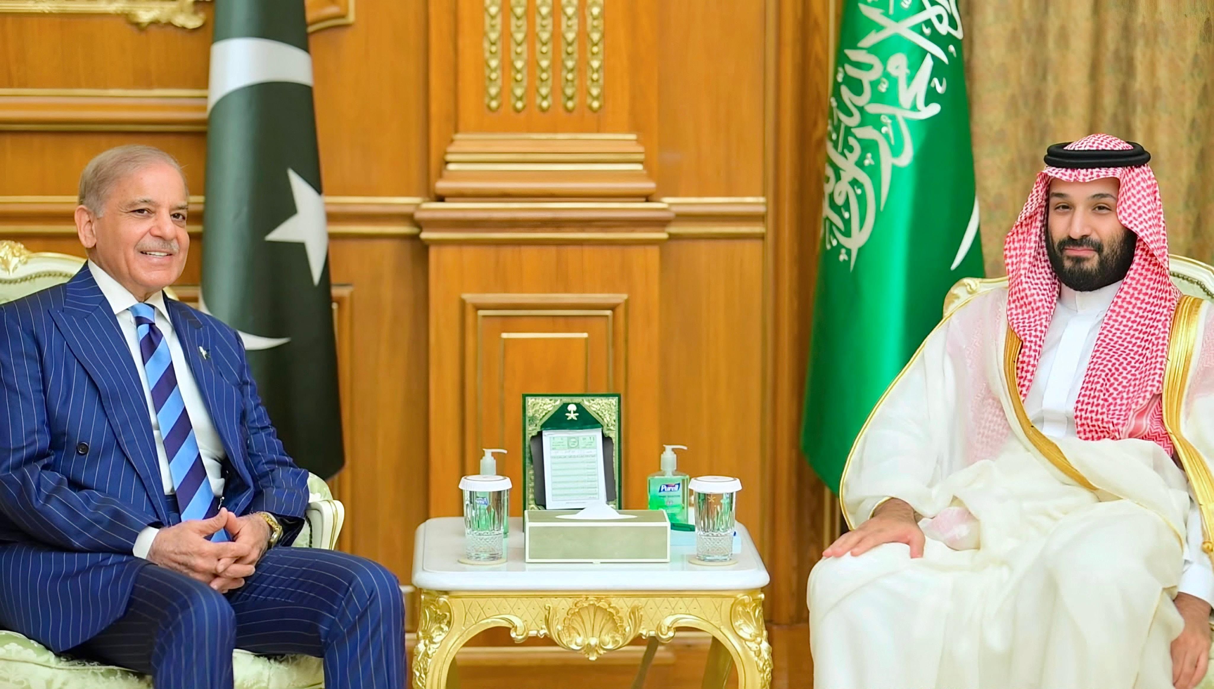 PM and Field Marshal hold high-level talks with Saudi Crown Prince in Makkah