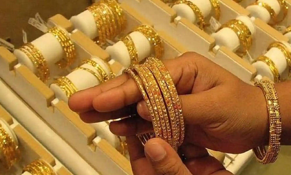 Gold Price in Pakistan Drops, Silver Prices Rise