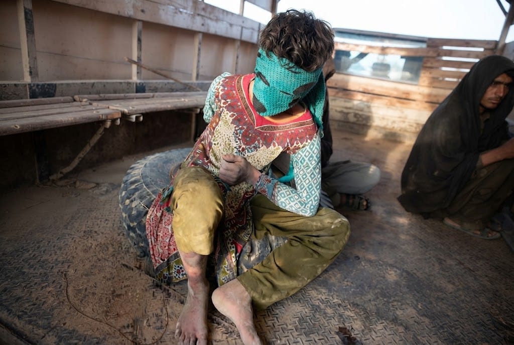 Forces Arrested Three Militants Escaping in Women Clothing