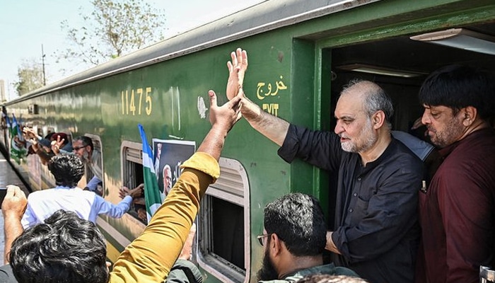 JI’s ‘Super Train Long March’ Reaches Multan