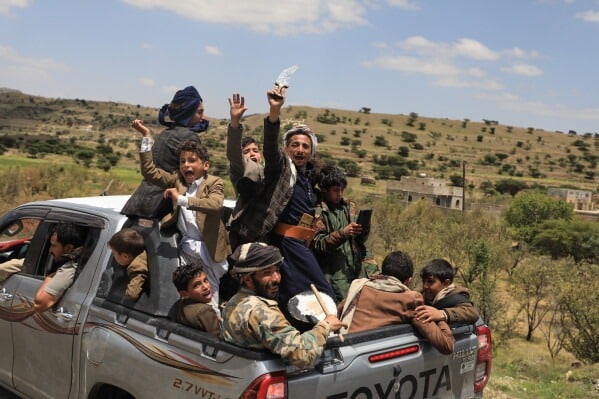 Houthis Assure US of Halting Attacks on American and Israeli Vessels