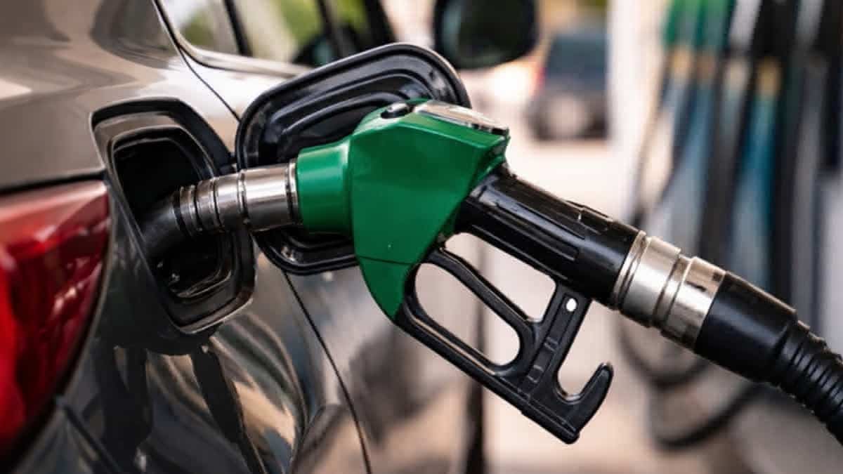 Government Announces Reduction in Petrol and Diesel Rates