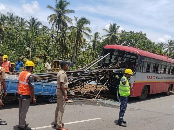 Fatal Bus Tractor Collision in Karnataka Causes Death