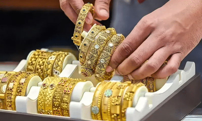 Gold Prices Fall Further in Pakistan as Global Market Sees Sharp Decline