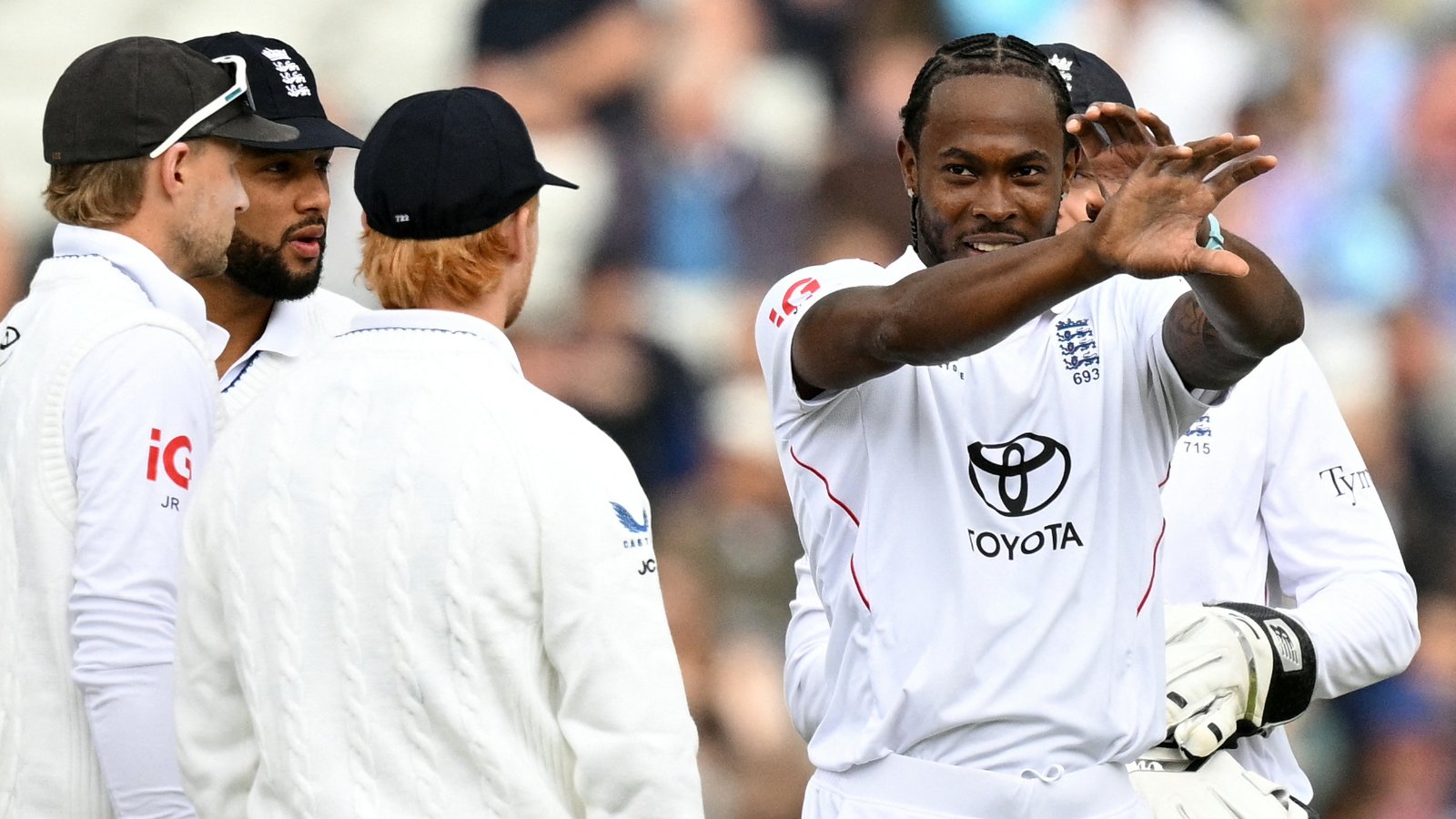 England Pacers Dominate Pakistan
