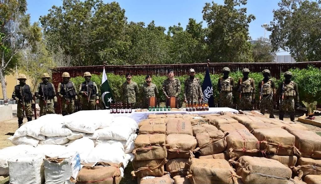 Pakistan Navy, Coast Guards Foil Smuggling Bid in Pishukan