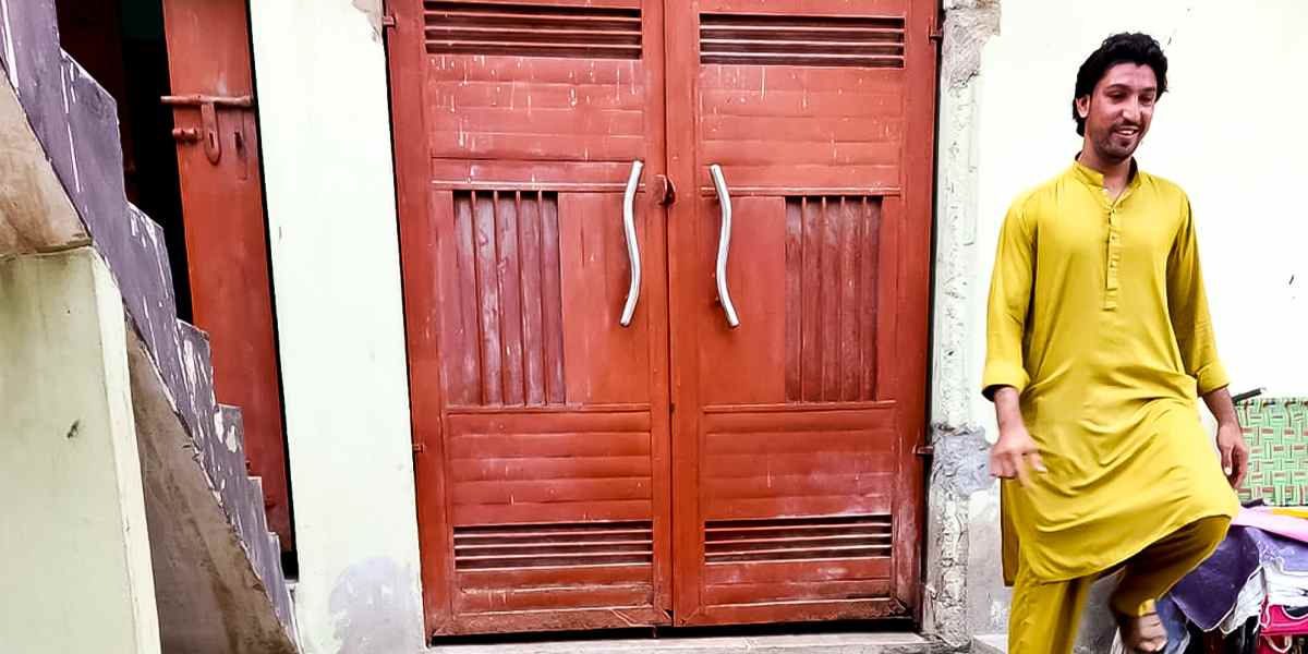 Karachi Boy, Only Brother to Eight Sisters, Killed in Robbery